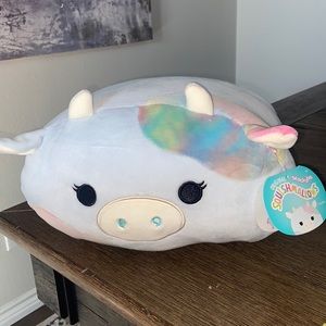 Caedia the cow stackable squishmallow